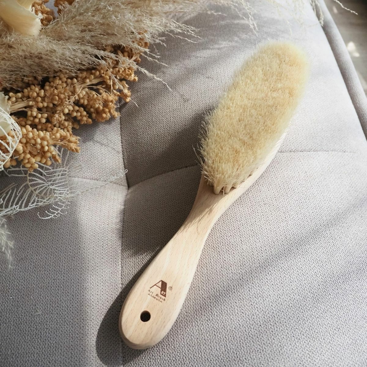 アートブラシ　洋服ブラシ オーバル 桐箱入り