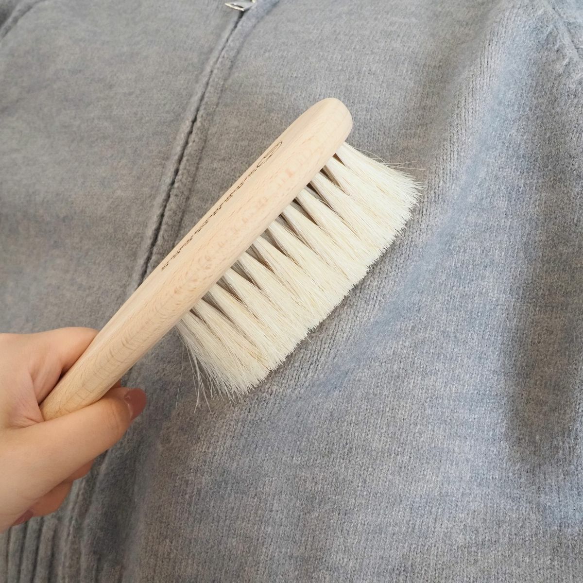 アートブラシ　洋服ブラシ オーバル 桐箱入り